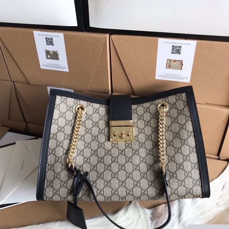 G*u*i shopping bags